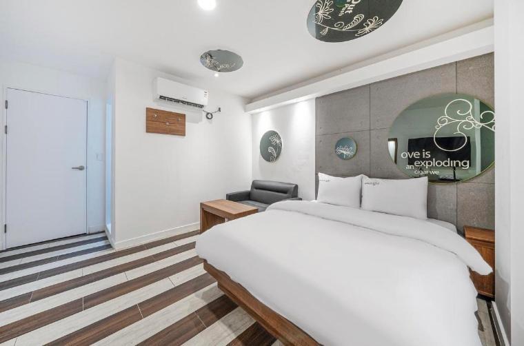 Ou Hotel Тегу Екстериор снимка